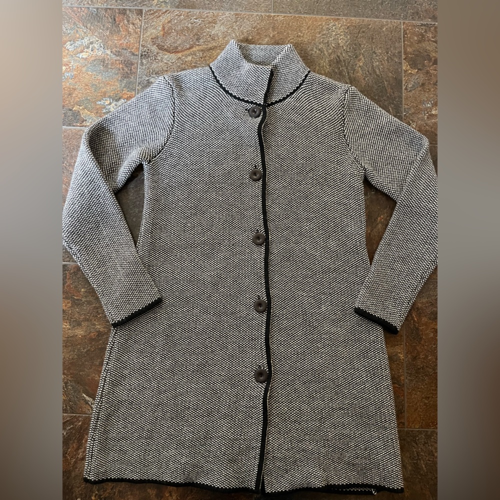 Women’s Black white chevron Cocogio Italian wool blend sweater coat. Size large